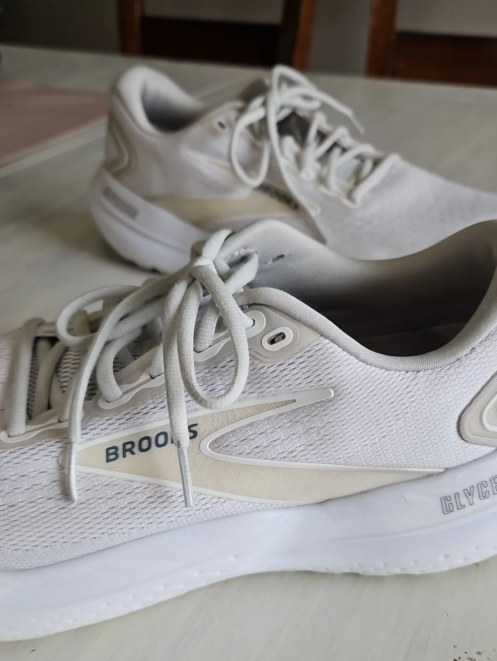 Brooks size 11